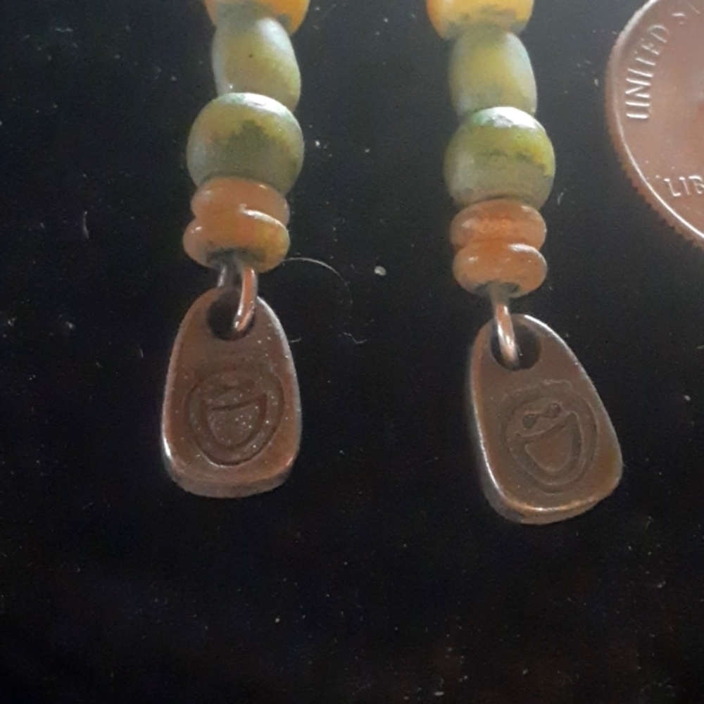 Elegant Dangle Earrings with Tapered Design - Picture 3 of 4